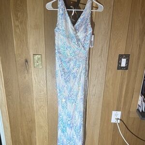 Kalinnu Blue and White Sleeveless V-Neck Maxi Gown Size Small
